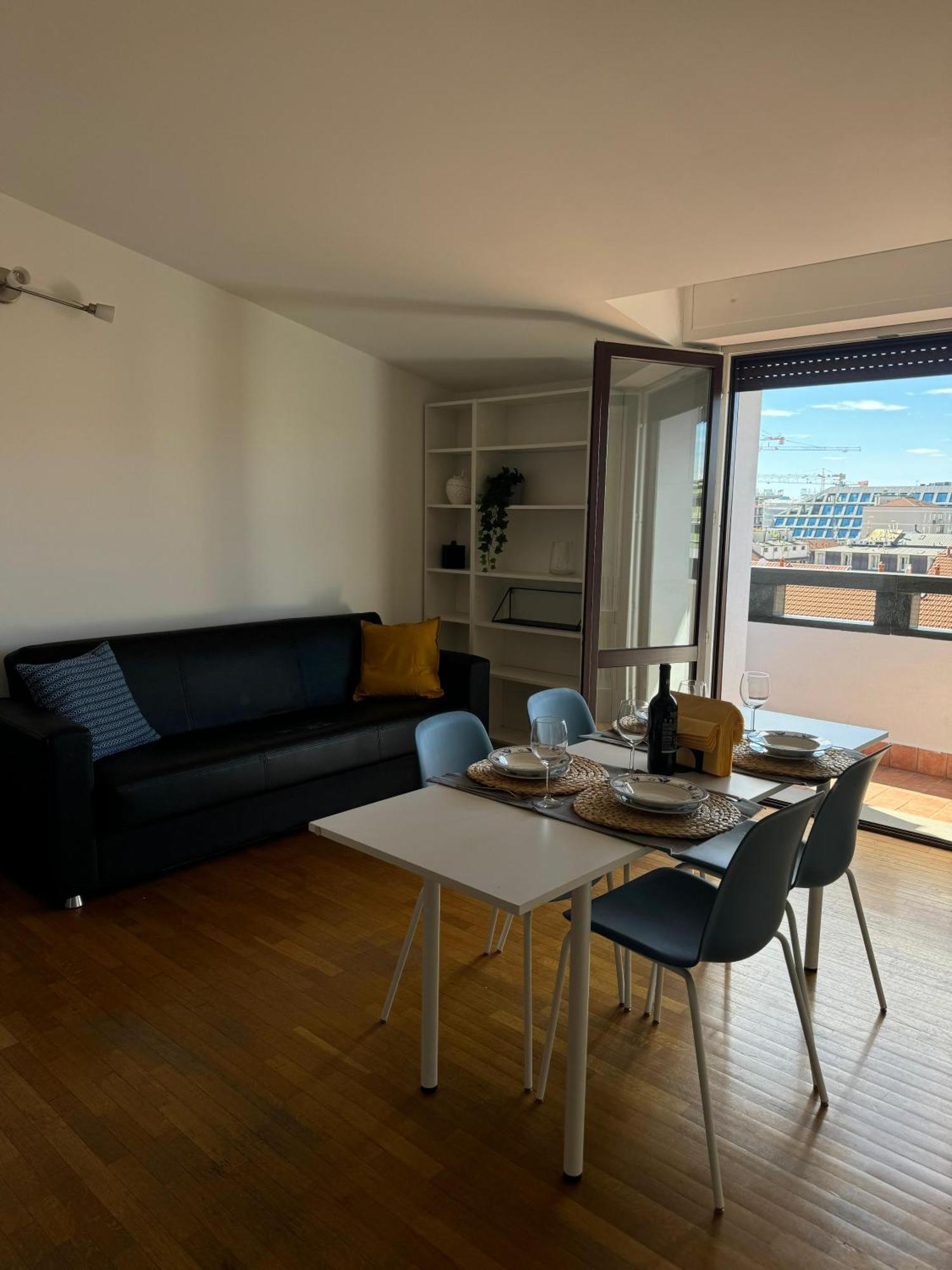 Appartamento Isola- Attico Con Balcone Milan Bagian luar foto