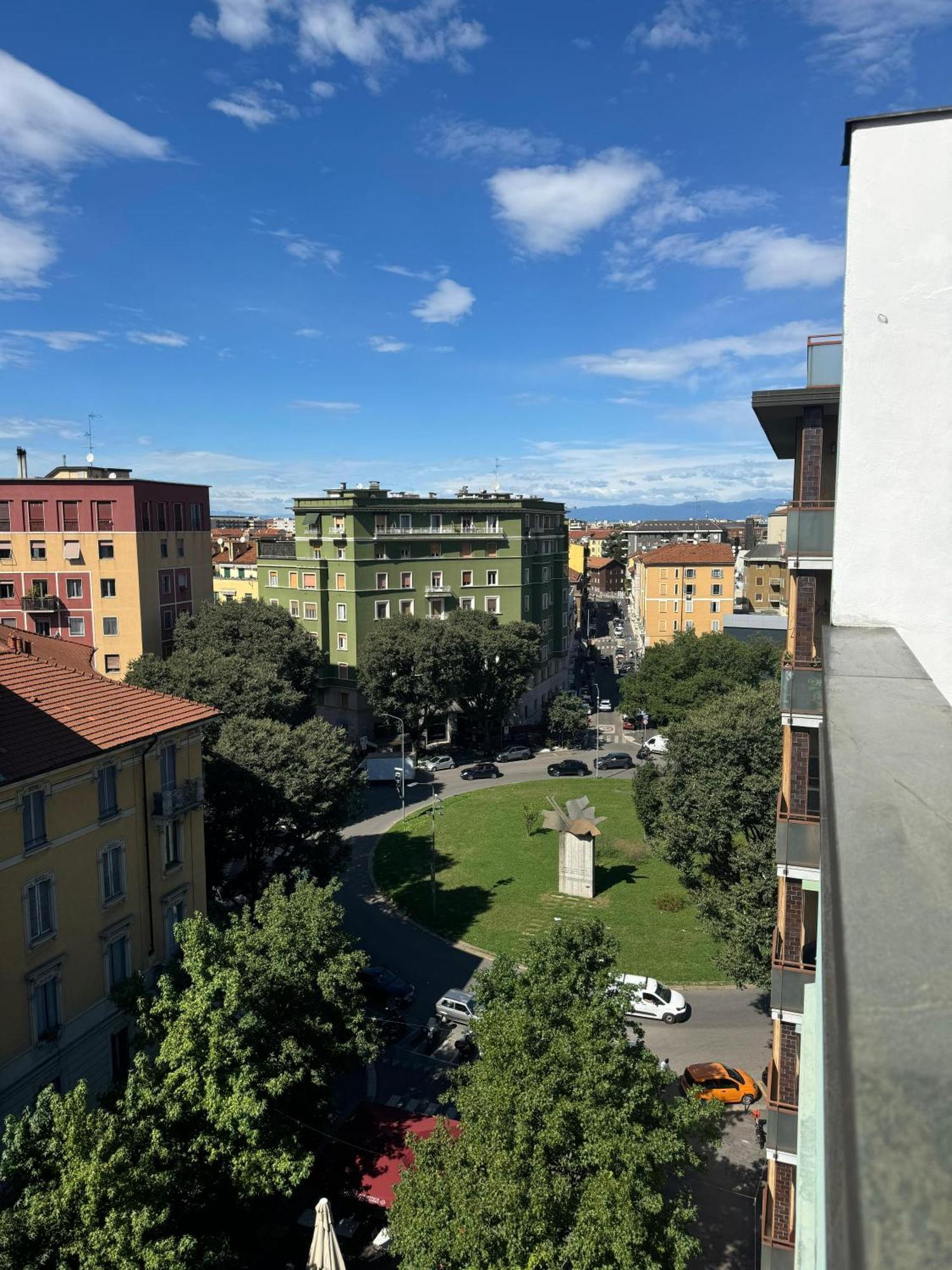 Appartamento Isola- Attico Con Balcone Milan Bagian luar foto