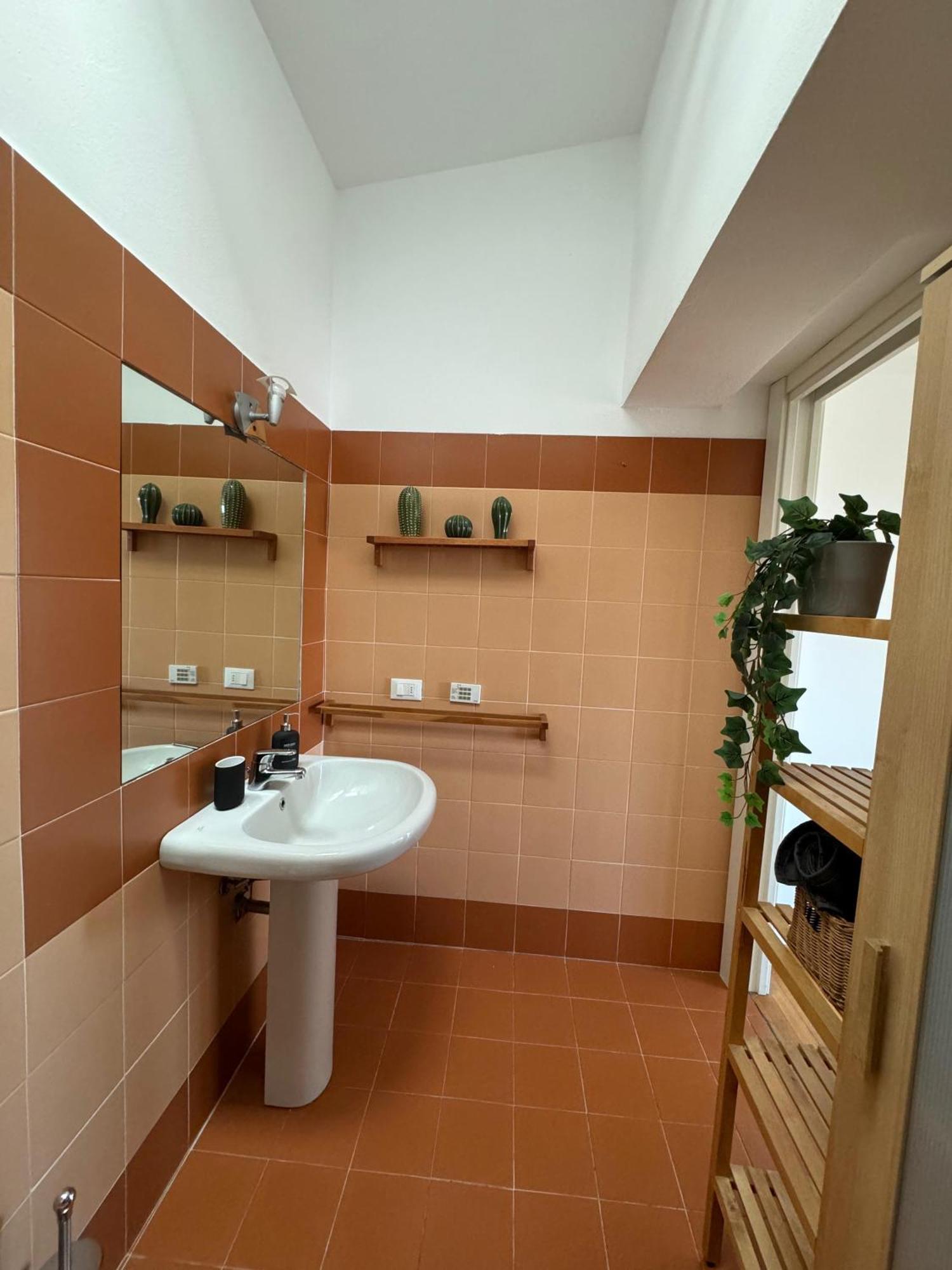 Appartamento Isola- Attico Con Balcone Milan Bagian luar foto