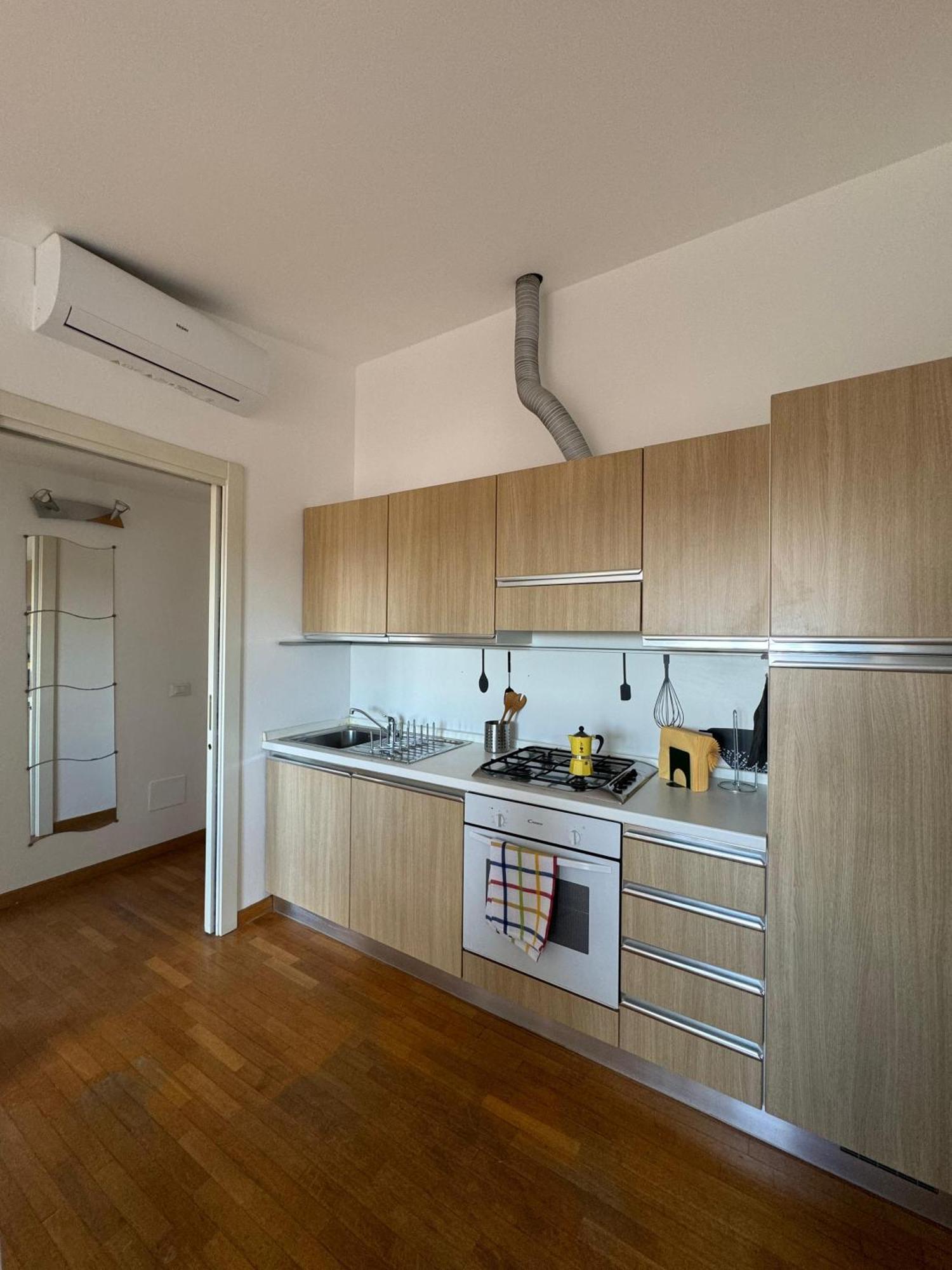 Appartamento Isola- Attico Con Balcone Milan Bagian luar foto