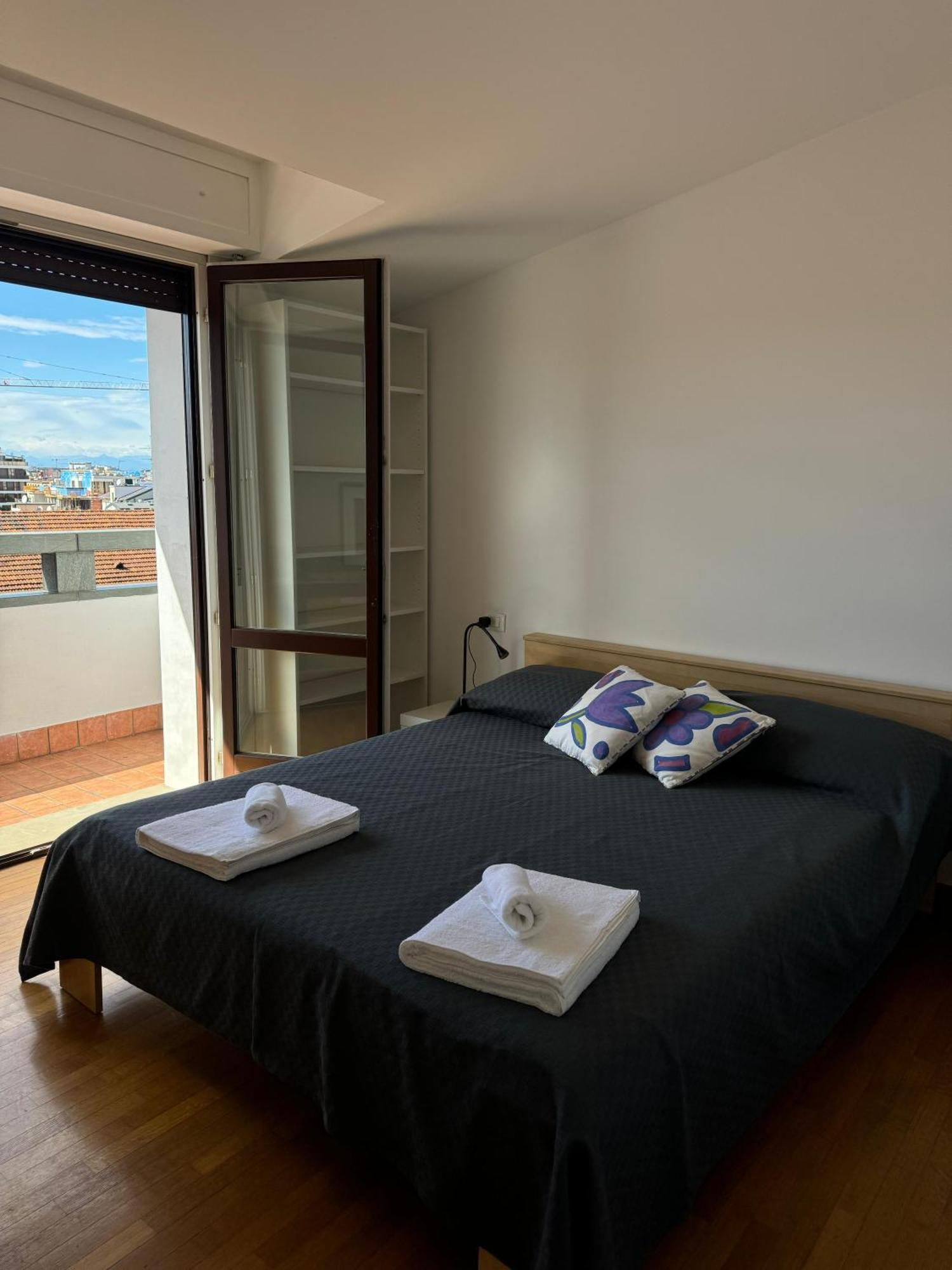 Appartamento Isola- Attico Con Balcone Milan Bagian luar foto